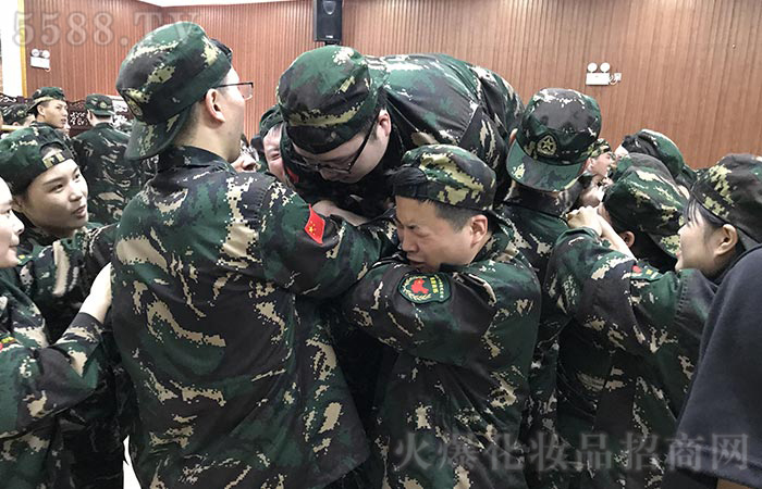 不拋棄，不放棄！艱苦奮斗，自力更生！